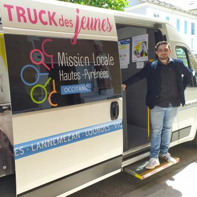 Rencontre avec la mission locale des Hautes-Pyrénées à bord du Truck des jeunes