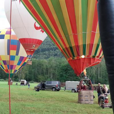 Prenez de la hauteur et des sensations fortes à bord d'une des nacelles de mongolfière qui ont pris l'assault du ciel du Val d'Azun