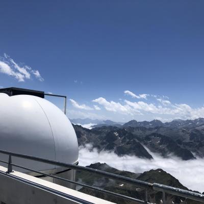 Le Panorama sur les Pyrénées depuis le sommet du Pic du Midi