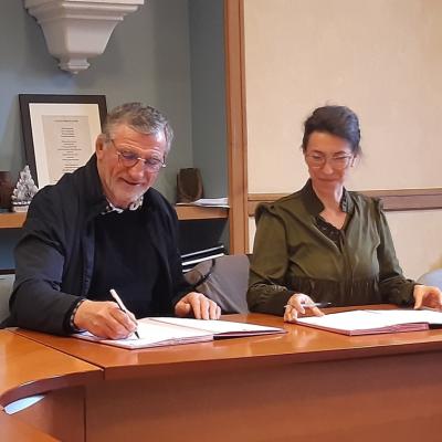 Louis Armary et Gaelle Vallin signe la convention