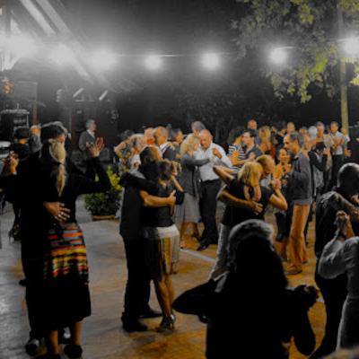 des danseurs de tango au jardin Massey de Tarbes