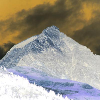 Montagne et ciel avec colométrie inversée