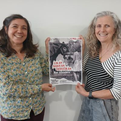 Photographie de Hélène Force et Manuelle Denisse, tenant l'affiche de l'évènement.