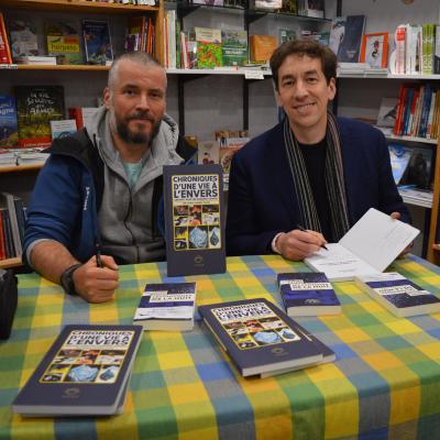 « Chroniques d’une vie à l’envers, une nuit avec les chauves-souris » est le dernier ouvrage de l’illustrateur Seb Cazes, avec les conseils avisés de Laurent Tillon, ingénieur forestier.