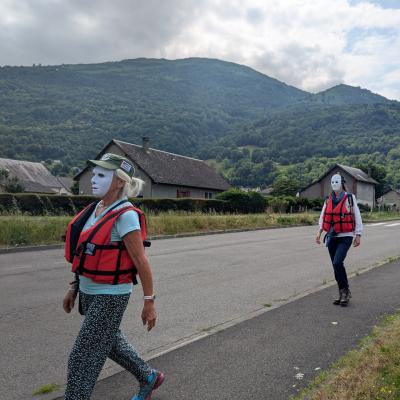 Marcheurs et marcheuses de "La grande marche pour l'accueil"