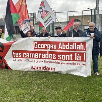 le collectif devant la prison de Lannemezan; Crédit: NRP. 