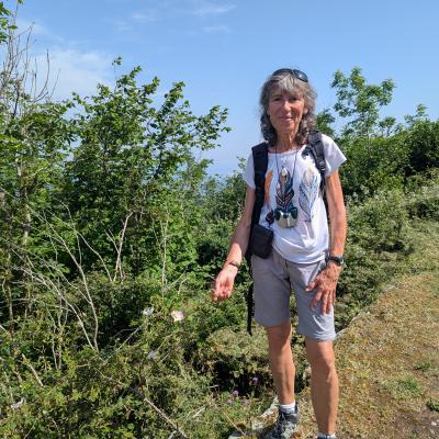 hélène sARNIGUET SUR LE SENTIER