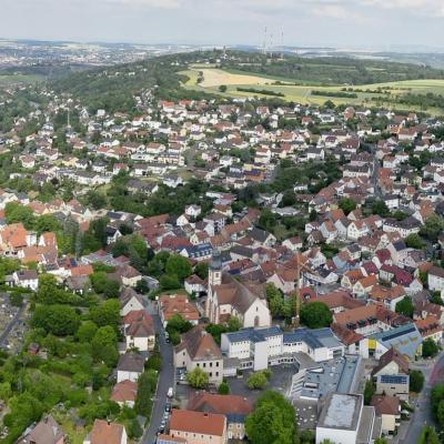 vue aérienne de la ville; source: leur site