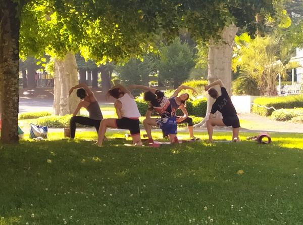 Fêtez le solstice d'été  en yoga à Luz Saint-Sauveur ou venez pratiquez pour l'été au Parc Thermal d'Argeles-Gazost