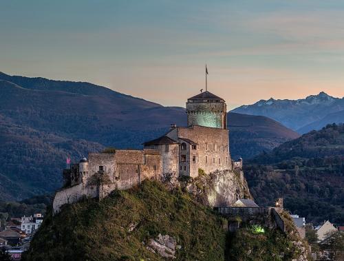 Centenaire du Château de Lourdes : Marie Bruneau et Bertrand Genié