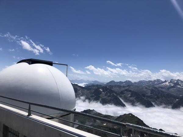 Le Panorama sur les Pyrénées depuis le sommet du Pic du Midi