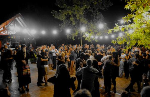 des danseurs de tango au jardin Massey de Tarbes