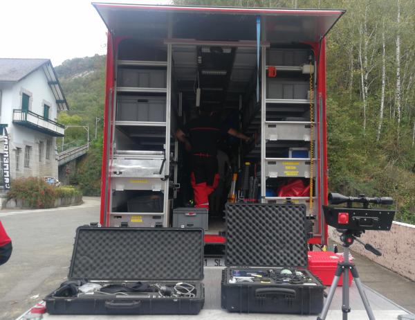 Intérieur du camion spécialisé sauvetage Déblaiement du centre de secours de Lourdes