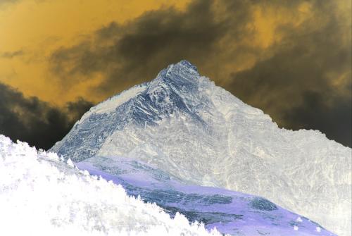 Montagne et ciel avec colométrie inversée