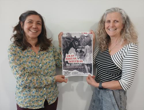 Photographie de Hélène Force et Manuelle Denisse, tenant l'affiche de l'évènement.