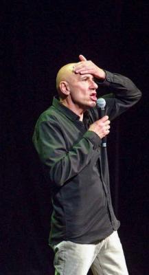 Jean-Jacques Fiorito, journaliste marseillais devenu humoriste, sera sur scène vendredi 26 septembre à Bagnères