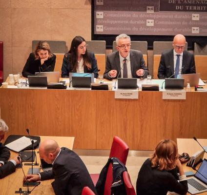 denis fegné pendant la présentation