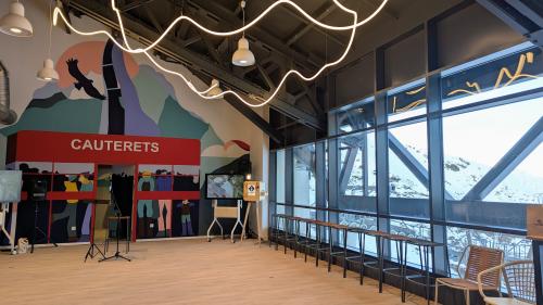 la salle hors sac avec la fresque